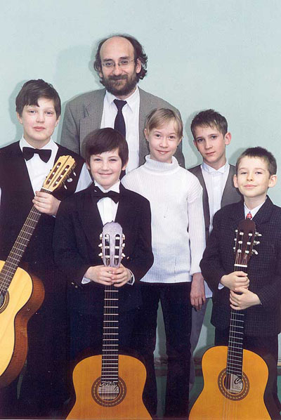 К. В. Миронов со своими учениками.